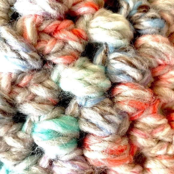 𝅺CROCHETED EAR WARMER AND FINGERLESS GLOVES SET IN PASTEL PUFF STITCH - Picture 9 of 10